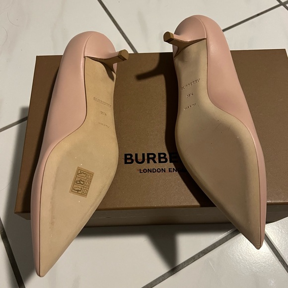 Burberry Pink Heels with Pointed Toe and Stiletto Heel - Picture 2 of 3
